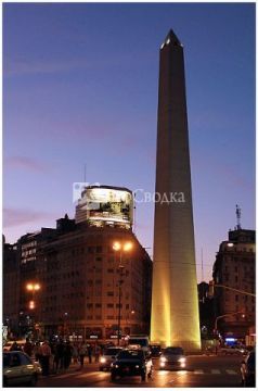 Обелиск в Буэнос-Айресе. Автор: Jonathan Mauer, commons.wikimedia.org