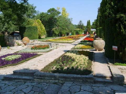 Ботанический сад. Автор: Milen Laskov. Source: http://www.imagesfrombulgaria.com/