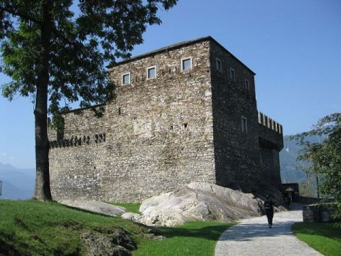 Замок Сассо Корбаро. Автор: Ovedc at he.wikipedia, commons.wikimedia.org