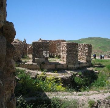 Археологический комплекс Тахт-и-Сулайман. Автор: myself, wikimedia.org