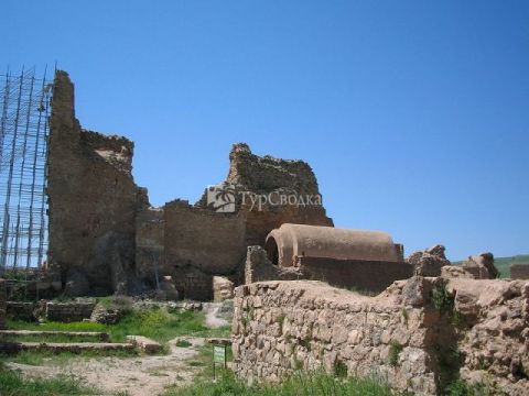 Археологический комплекс Тахт-и-Сулайман. Автор: myself, wikimedia.org