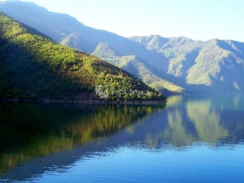 Озеро Fierza.