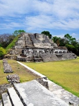 Пирамида Центральной Америки, служившая для жертвоприношений.