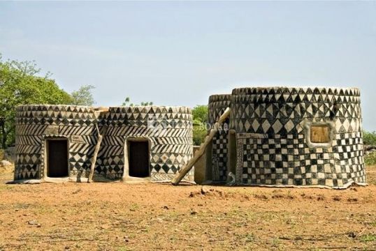 Типичная архитектура Gurunsi.