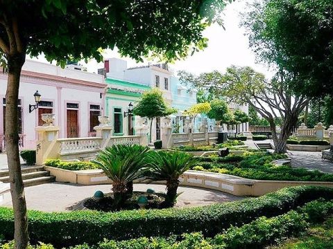 Старый город Санто-Доминго с великолепными колониальными садами, занесенными в Список всемирного наследия ЮНЕСКО.