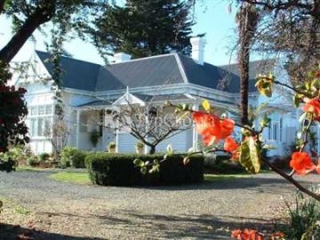 Huonville Guesthouse Bed and Breakfast 4*