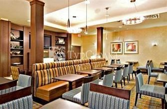 Holiday Inn Express Hotel & Suites Riverport 2*