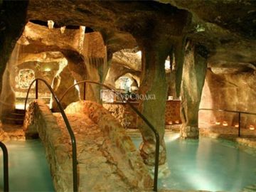 Крытый бассейн в пещере