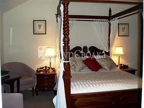 Four Poster Guesthouse 4*