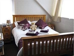 Lacey's Guest House 3*