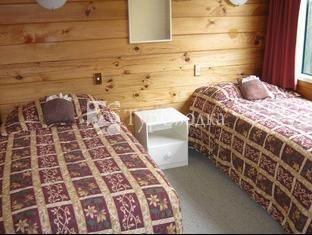 Cedarwood Lakeside Holiday Resort 4*