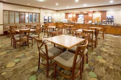 Holiday Inn Express Hotel & Suites Grand Forks 2*