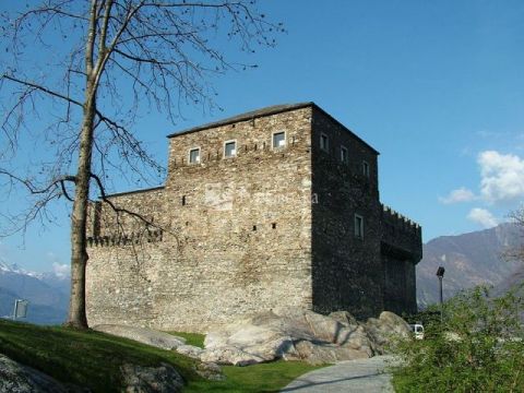 Замок Сассо Корбаро. Автор: Clemensfranz, commons.wikimedia.org