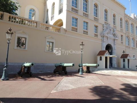 Княжеский дворец. Автор: Abxbay, commons.wikimedia.org