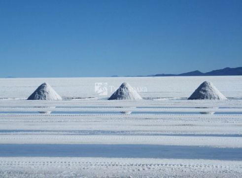 Соляная пустыня Уйуни. Автор: Alfredobi, commons.wikimedia.org