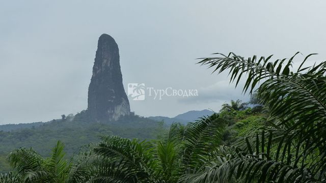 Гора Пику-де-Сан-Томе. Автор: Philippe Bourachot, wikimedia.org