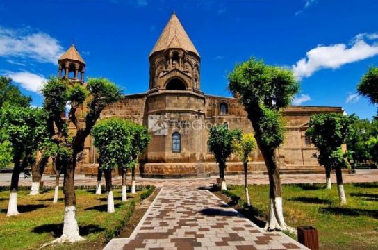 Эчмиадзинский кафедральный собор. Автор: Vigen Hakhverdyan, wikimedia.org