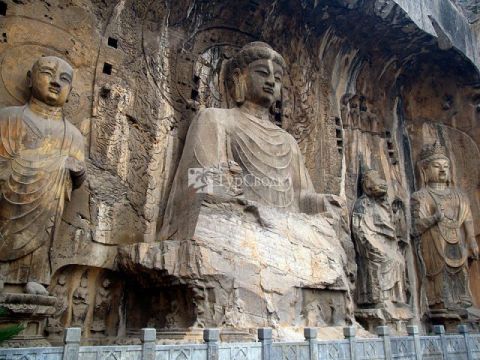 Пещерные храмы Лунмэнь. Автор: Alex Kwok, wikimedia.org