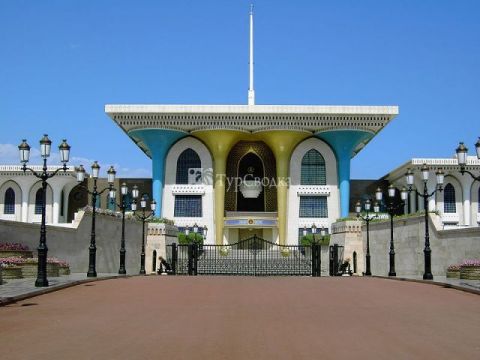Дворец Аль Алам. Автор: Imb&#226;bah22, wikimedia.org