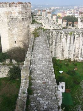 Едикуле («Семибашенный замок»). Автор: Szoszv, wikimedia.org