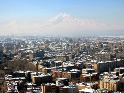 г.Ереван на фоне горы Арарат