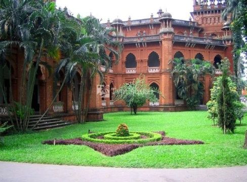 Здание университета в г.Дакка