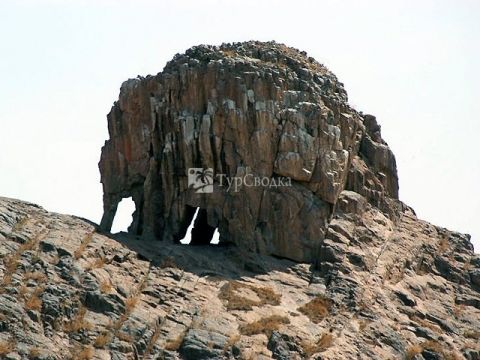 Скала Слона в районе Хаджер-Ламис.