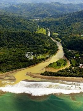 Одна из рек Коста-Рики, впадающая в Тихий океан.