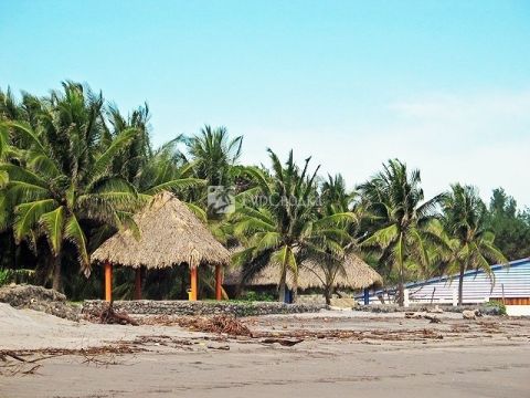 Пляжная полоса на Коста-дель-Соль у курорта Марбелья.