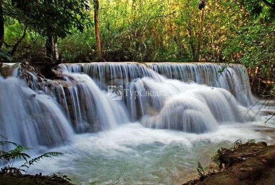 Каскады водопадов Tat Kuang Si недалеко от г.Луанг Прабанг.
