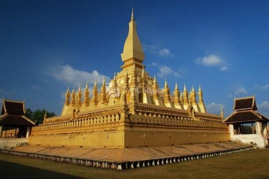 Буддийская ступа Пха Тхатлуанг.