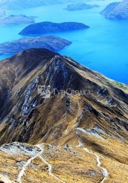 Пик горы Рой и озеро Wanaka.
