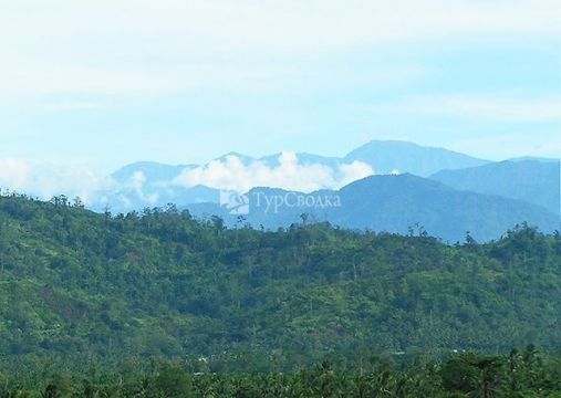 Вид на горы из г. Лаэ.