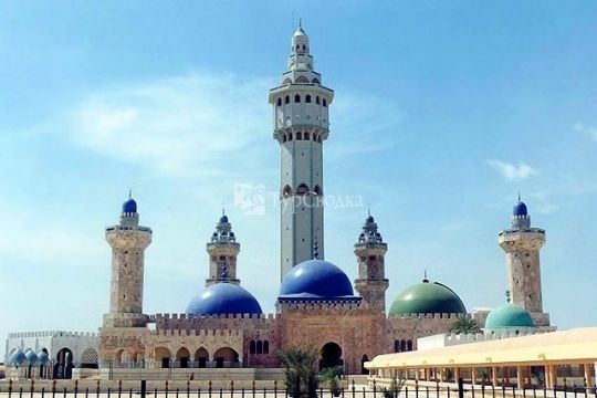 Великая мечеть Touba.