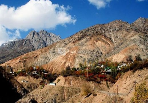 Таджикская деревня на склонах гор.