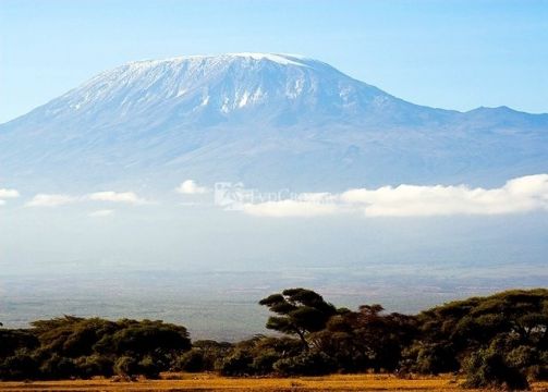 Горный массив  Килиманджаро.