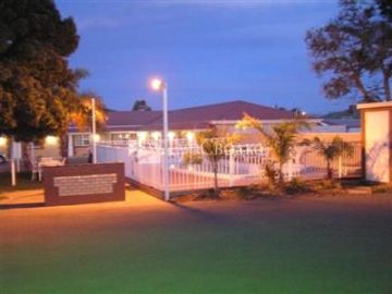 Charles Rasp Motor Inn & Cottages 3*