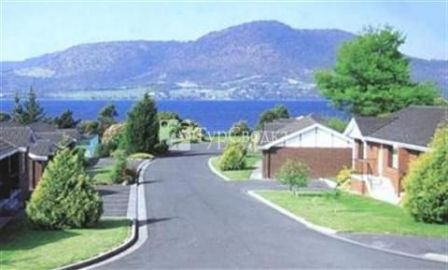 Riverfront Motel & Villas 3*