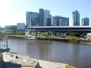 Alpha Apartments Docklands 4*