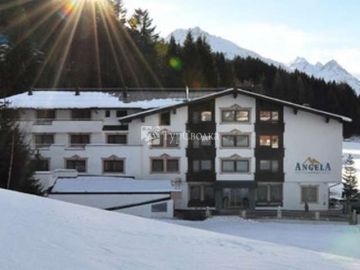 Angela Hotel Garni 4*