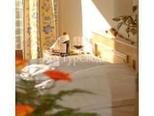 Amade Hotel Staufer 3*