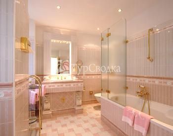BEST WESTERN Premier Hotel Romischer Kaiser 4*