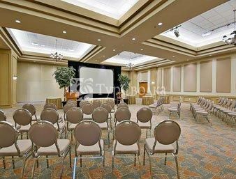 Ramada Plaza & Conference Centre 3*
