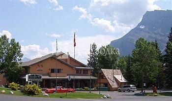 Douglas Fir Resort & Chalets 3*