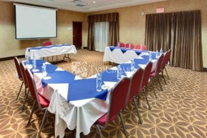 Holiday Inn Express Hotel & Suites Brockville 2*