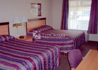 Econo Lodge Inn & Suites University 3*