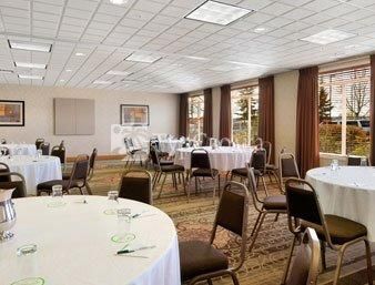 Wingate by Wyndham Calgary 2*
