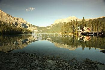 Emerald Lake Lodge 4*