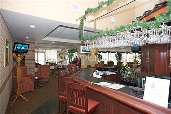 Monte Carlo Inn Airport Suites 3*