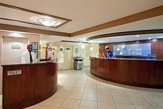 Holiday Inn Express Montreal Centre-Ville 3*